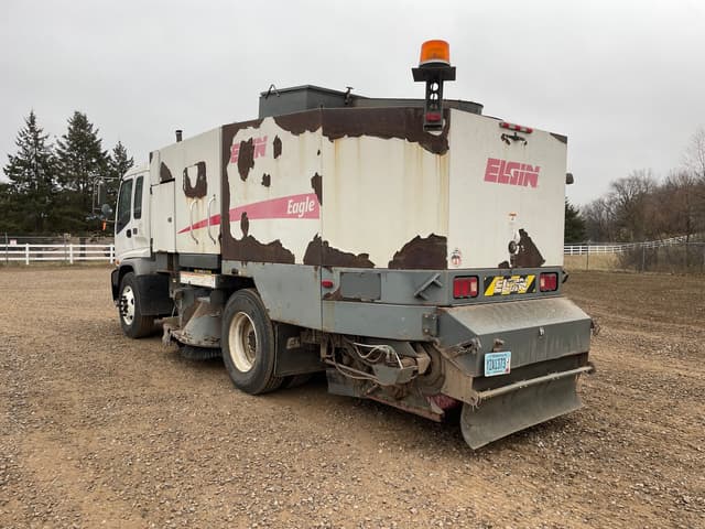 Image of GMC T7500 equipment image 2