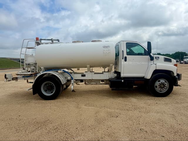 Image of GMC Topkick C7500 equipment image 3