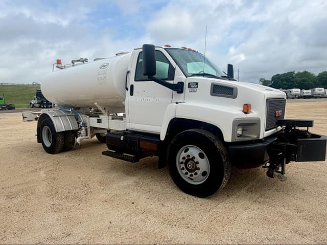 Image of GMC Topkick C7500 equipment image 2
