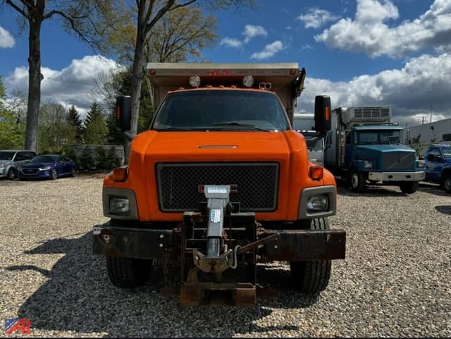 Image of GMC Topkick C8500 equipment image 3