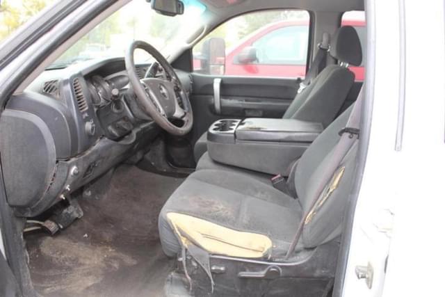 Image of GMC 3500HD equipment image 4