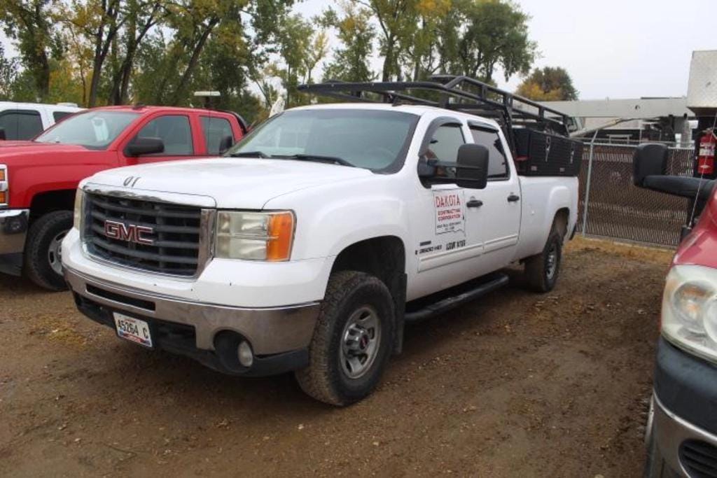2008 GMC 3500HD Equipment Image0