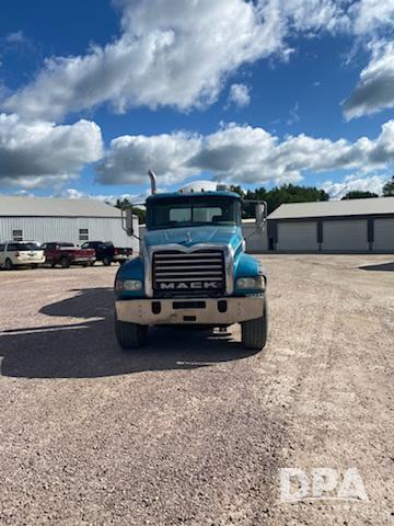 Image of Mack Granite GU713 equipment image 1
