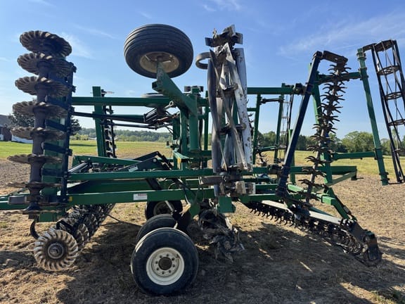 2008 Great Plains 2400TC Equipment Image0