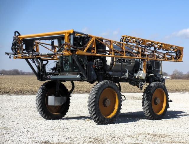 Image of Hagie STS12 equipment image 2