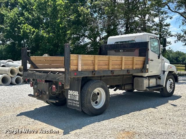 Image of Hino 268 equipment image 4