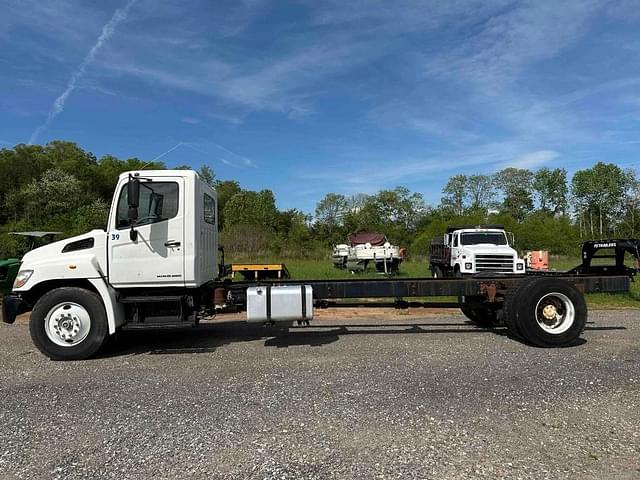 Image of Hino 268 equipment image 1