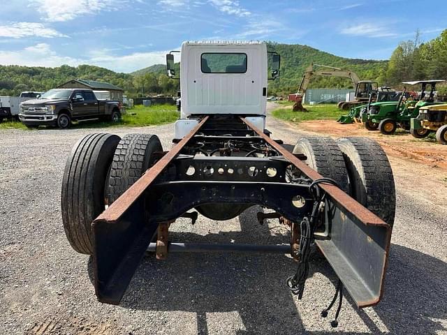 Image of Hino 268 equipment image 3