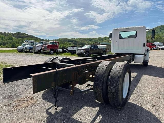 Image of Hino 268 equipment image 4
