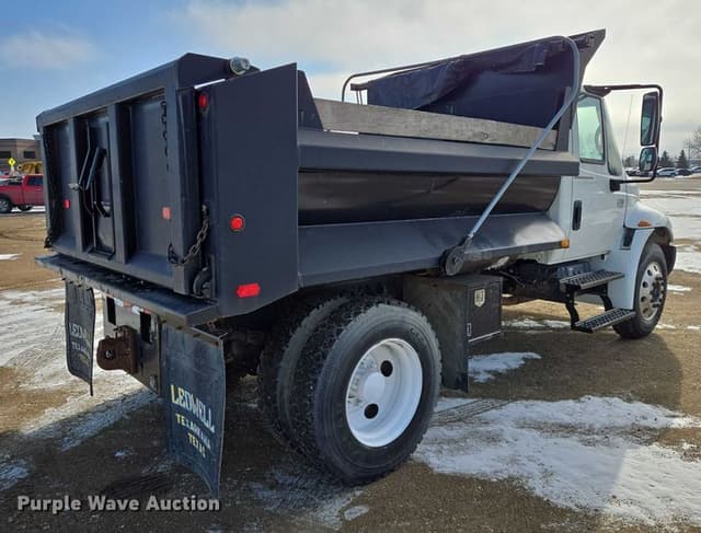 Image of International 4200 equipment image 4