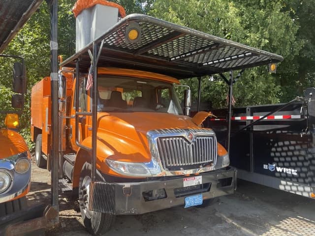 Image of International 4300 equipment image 3