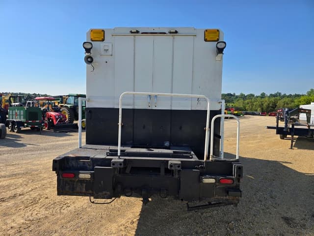 Image of International 4300 equipment image 3