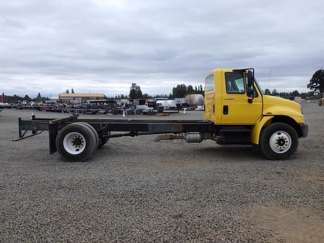 Image of International 4300 equipment image 2