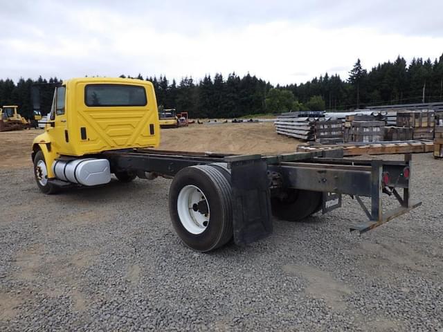 Image of International 4300 equipment image 4
