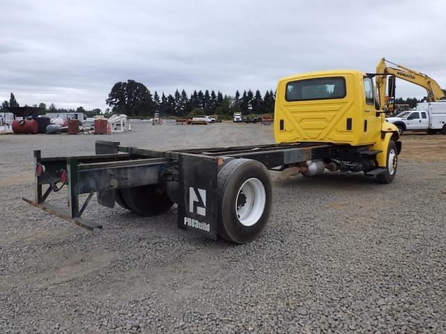 Image of International 4300 equipment image 3