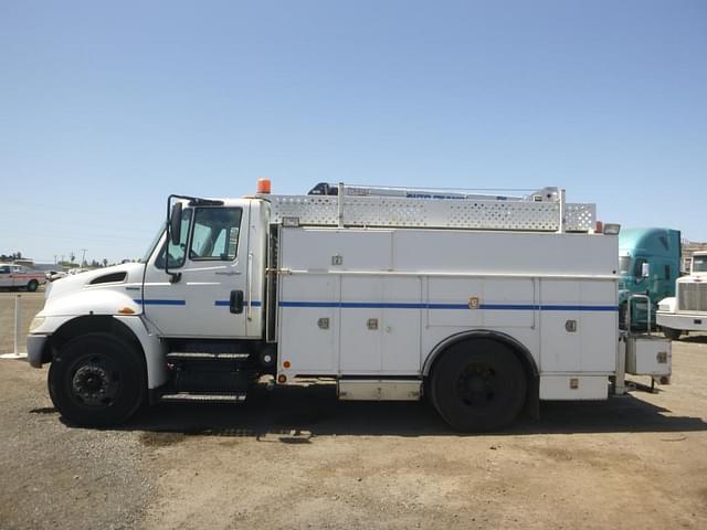 Image of International 4300 equipment image 4