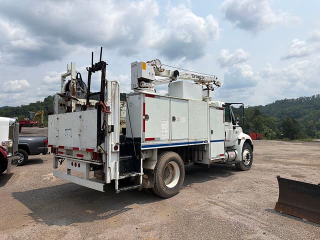 Image of International 4300 SBA equipment image 3
