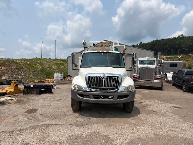 Image of International 4300 SBA equipment image 1