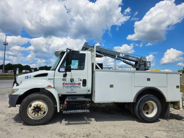 Image of International 4300 equipment image 4
