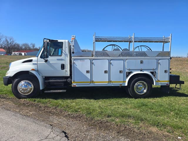 Image of International 4300 equipment image 4