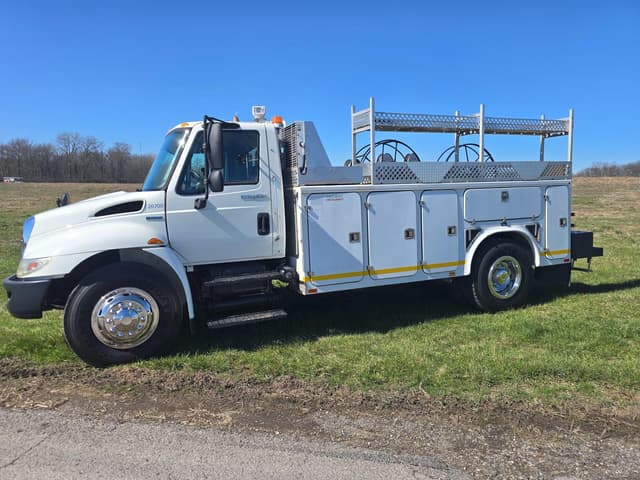 Image of International 4300 equipment image 3