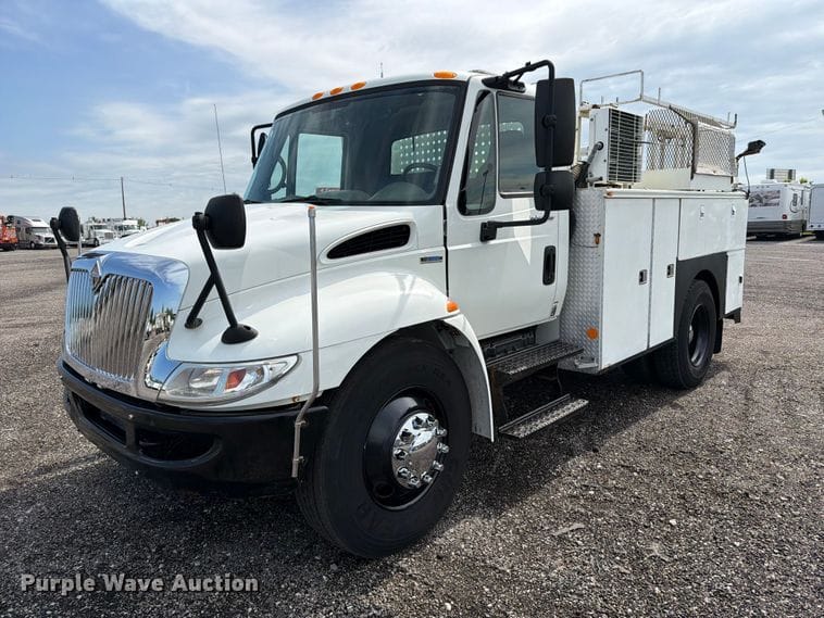 2008 International 4300 Equipment Image0