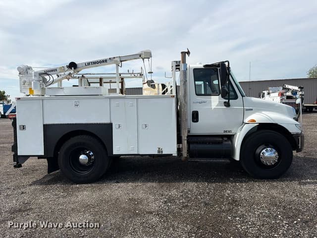 Image of International 4300 equipment image 3