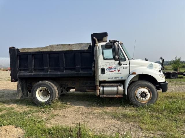 Image of International 4400 equipment image 4