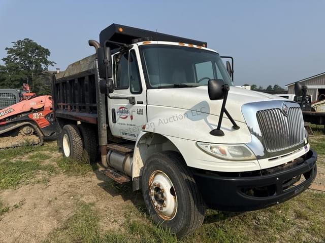 Image of International 4400 equipment image 3