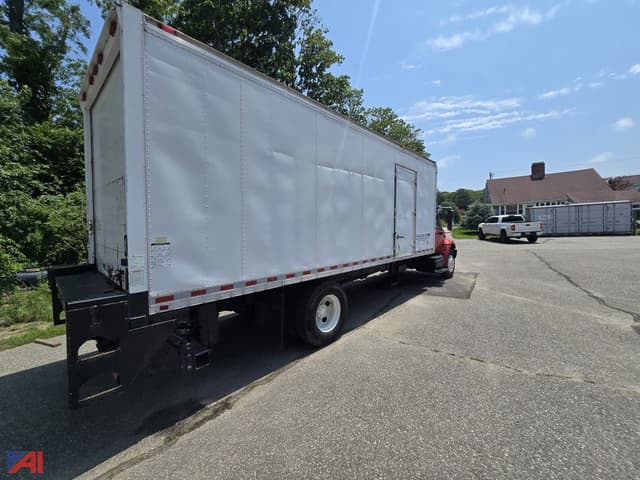 Image of International 4400 equipment image 3