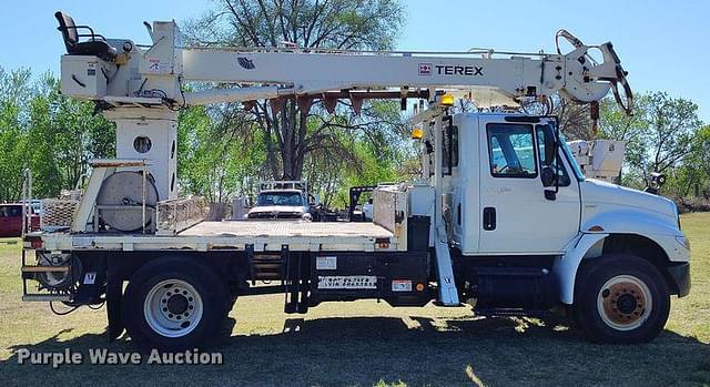 Image of International 4400 equipment image 3