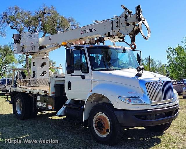 Image of International 4400 equipment image 2