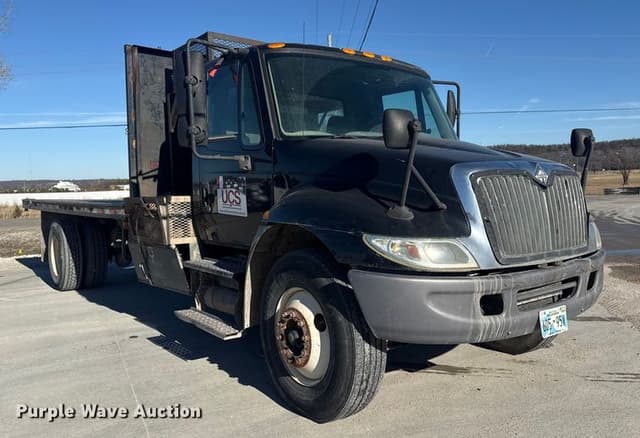 Image of International 4400 equipment image 2