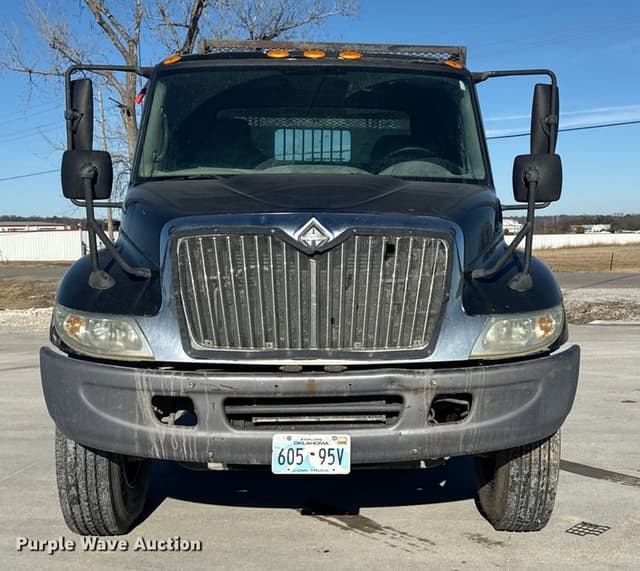 Image of International 4400 equipment image 1