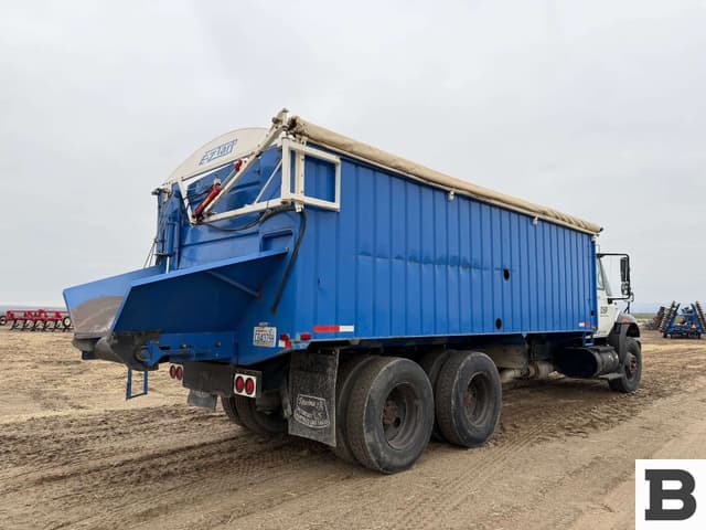 Image of International 4400 equipment image 4