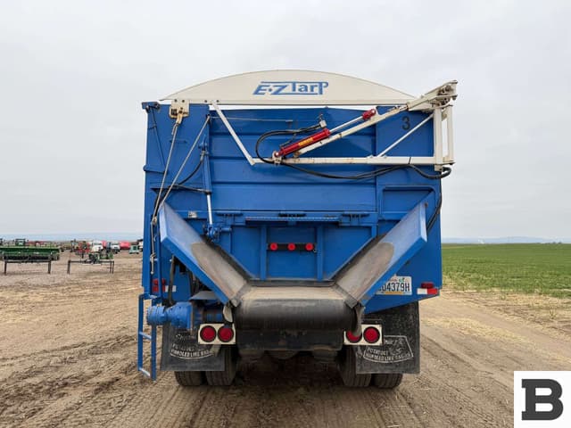 Image of International 4400 equipment image 3