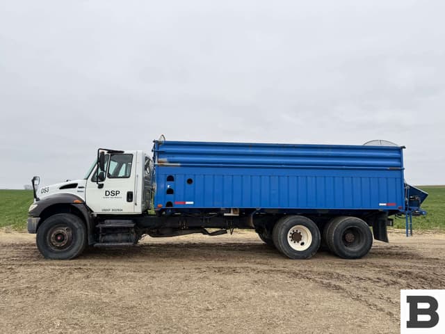 Image of International 4400 equipment image 1