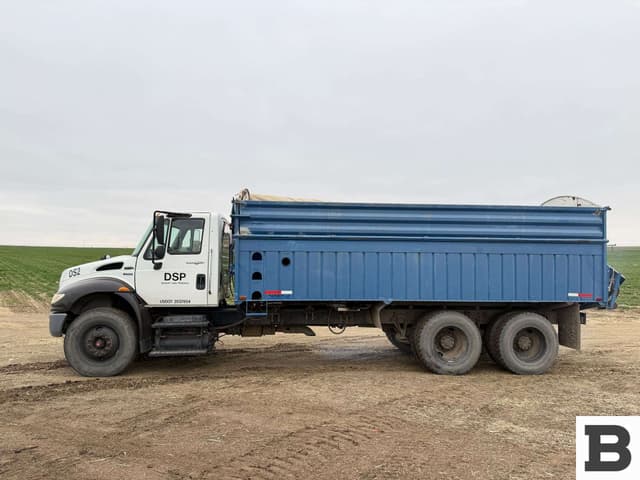 Image of International 4400 equipment image 2