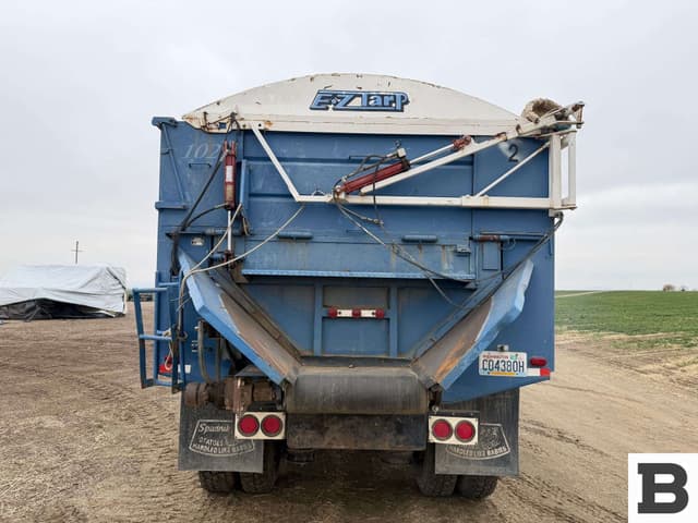 Image of International 4400 equipment image 4