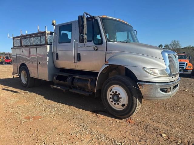 Image of International 4400 equipment image 2