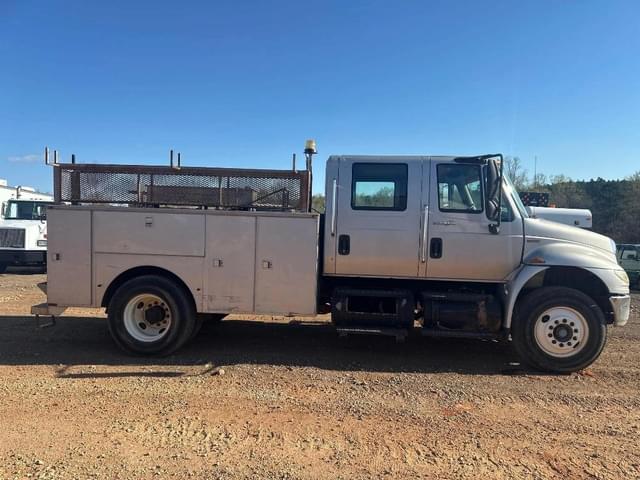 Image of International 4400 equipment image 3