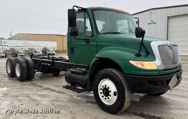 Image of International 4400 equipment image 2