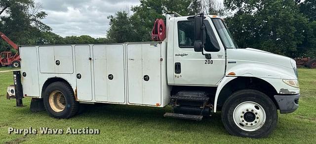 Image of International 4400 equipment image 3