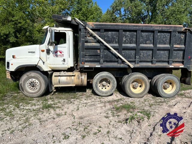 Image of International Paystar 5600 equipment image 1