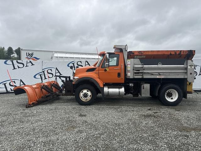 Image of International 7300 equipment image 1