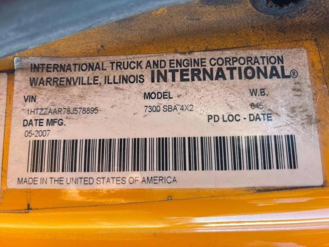Image of International 7300 equipment image 2
