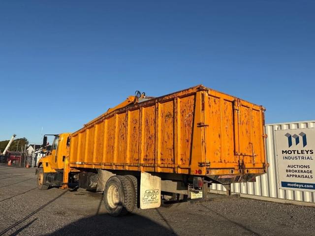 Image of International 7300 equipment image 1