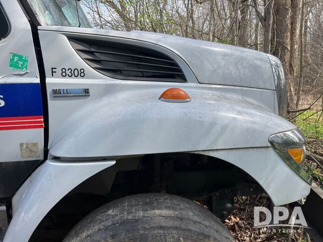 Image of International 7400 equipment image 4