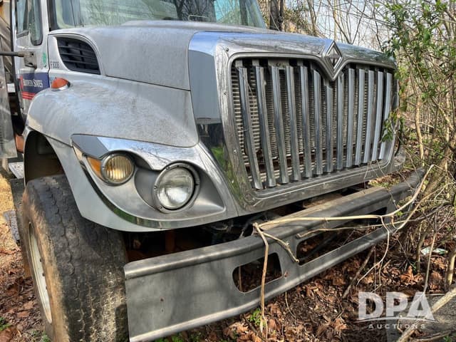 Image of International 7400 equipment image 2