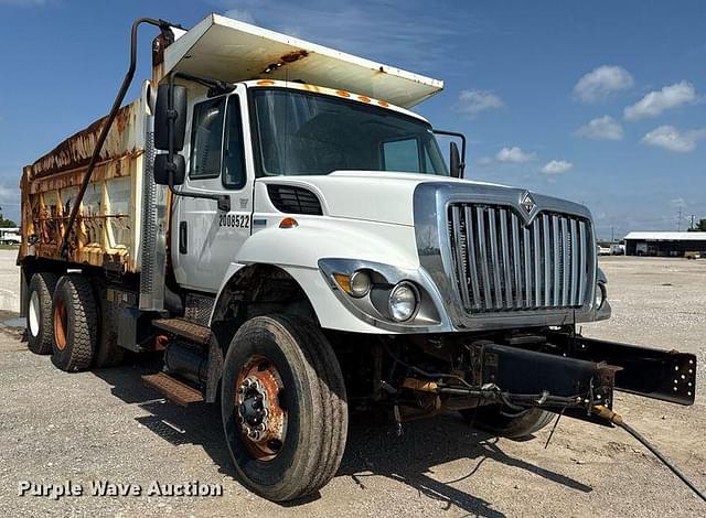 Image of International 7400 equipment image 2